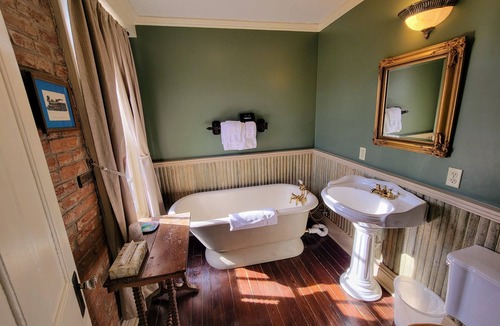 Blackwater House | Iron Horse Hotel