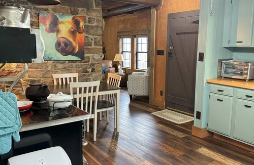 Ozone Cabin | Iron Mt. 2 Bedroom Cabin! Stunning Views! Fire Pit! Private Patio!