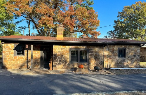 Ozone Cabin | Iron Mt. 2 Bedroom Cabin! Stunning Views! Fire Pit! Private Patio!