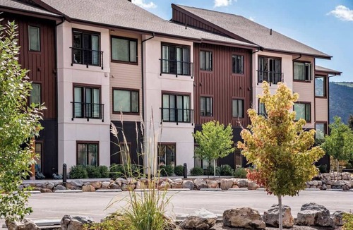 Glenwood Springs Condo | Iron Mt Hot Spgs Condo #307 | Mtn Views | Sleeps 4