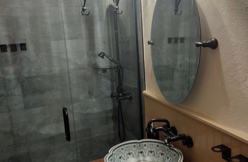 Chama Hotel | Iron Rail Inn