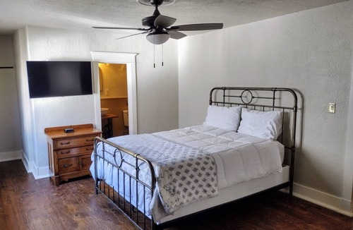 Chama Hotel | Iron Rail Inn