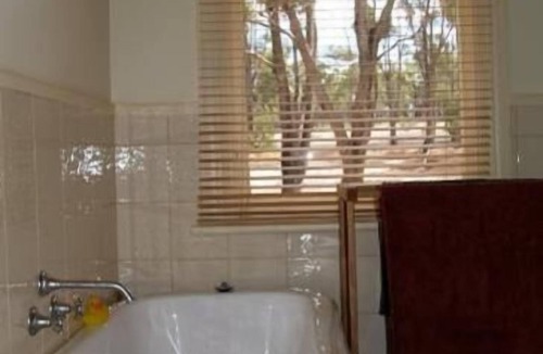 Dunolly Other | Ironbarks - Self Catered Farmstay