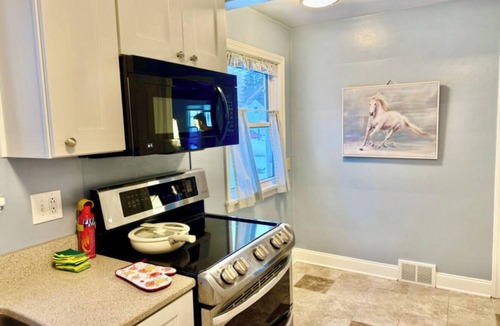 East Irondequoit House | Irondequoit Bay house: Spacious 3BR/2BA Getaway