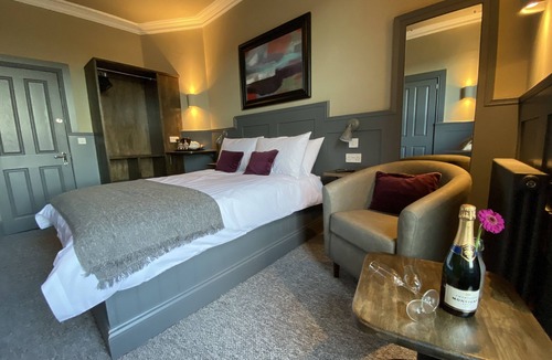 Irvine House | Irvine Guest House