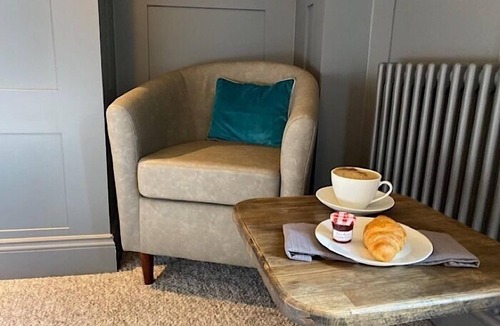 Irvine House | Irvine Guest House