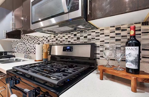 Tustin Apartment | Irvine Luxury Living - Pool, Gym & Prime Location