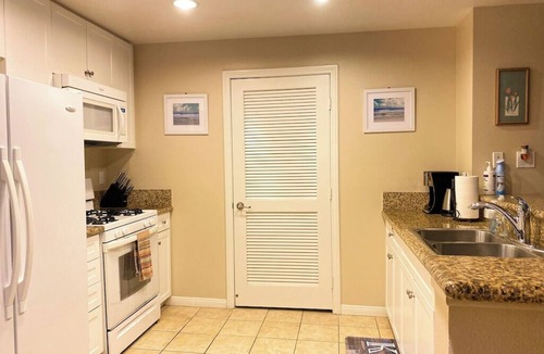 Irvine Research Center Apartment | Irvine Spectrum Resort Style Pool & GymnFree Parking
