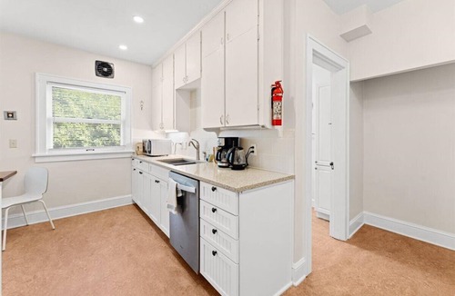 Irvington Apartment | Irvington 1-Bd Apt in Charming Duplex