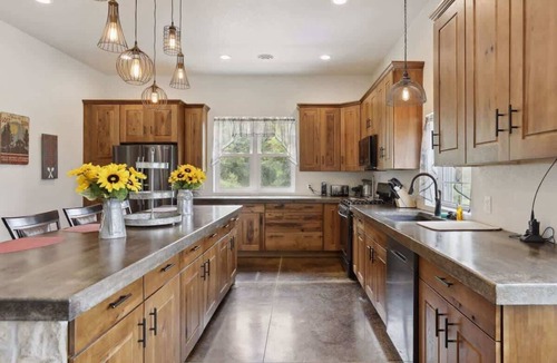 Bay City House | Isabelle Creek Haven - Ultimate Group Getaway
