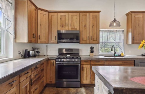 Bay City House | Isabelle Creek Haven - Ultimate Group Getaway