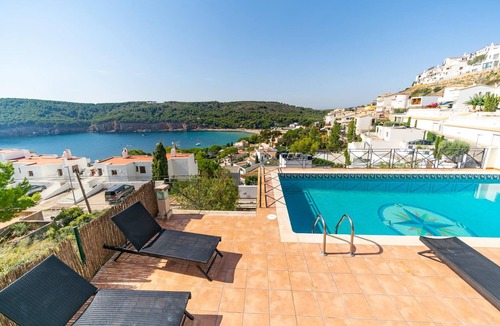 L'Escala Villa | Isabelle: Villa with private pool and sea view in Cala Montgó