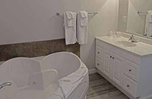West Lake Hotel | Isaiah Tubbs Resort & Conference Centre