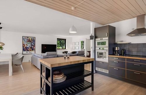 Lyngsbæk Strand House | "Isalie" - 300m from the sea by Interhome