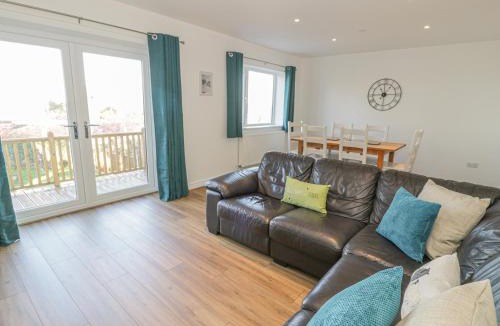 Dinas House | Isallt