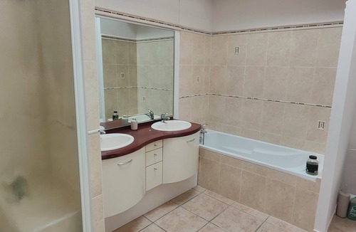 Pompignan Bed & Breakfast | Isaure - Chambre Double Avec Salle de Bains Privative