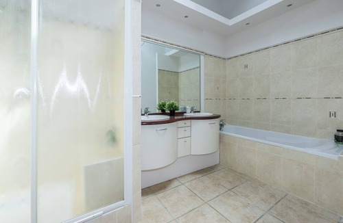 Pompignan Bed & Breakfast | Isaure - Chambre Double Avec Salle de Bains Privative