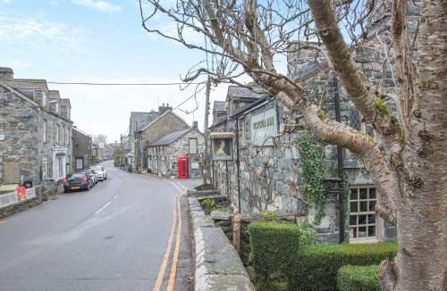 Llanbedr House | Isfryn