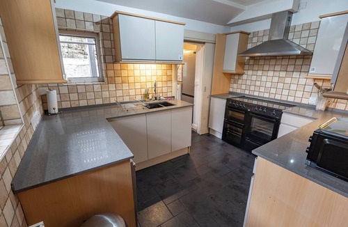 Bont Newydd House | Isfryn Holiday Let