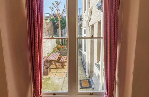 Bont Newydd House | Isfryn Holiday Let