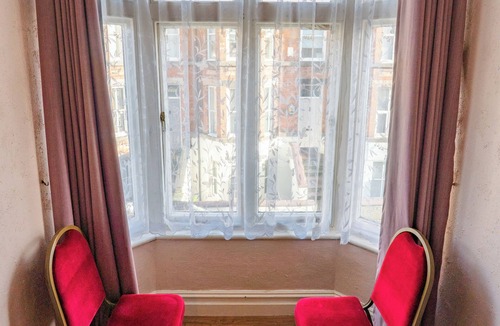 Bont Newydd House | Isfryn Holiday Let