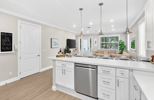 Upper Matecumbe Key Villa | Isla Honeydew: 3 En-Suite Bedrooms, Pool, Dock