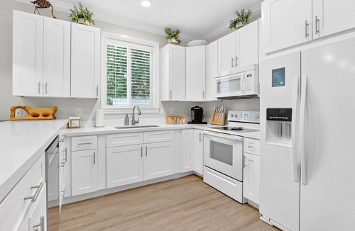 Upper Matecumbe Key Villa | Isla Honeydew: 3 En-Suite Bedrooms, Pool, Dock