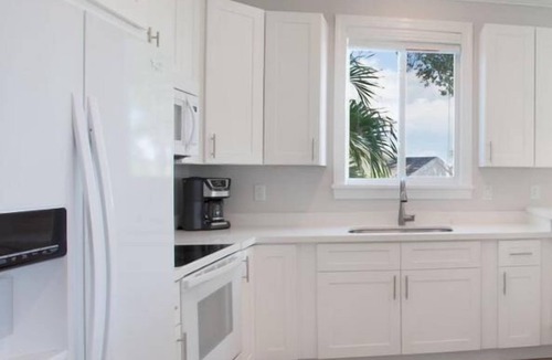 Upper Matecumbe Key Villa | Isla Honeydew: 3 En-Suite Bedrooms, Pool, Dock