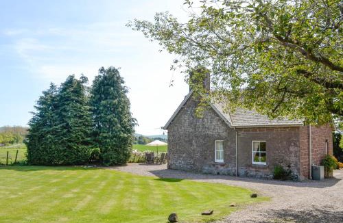 Kirriemuir House | Islabank Farmhouse - Saap