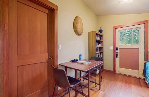 Eastsound Hotel | Island Artist Studio