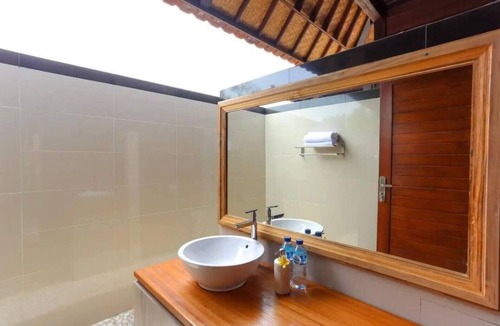 Mushroom Bay Hotel | Island Cabanas Tropical Retreat in Nusa Lembongan