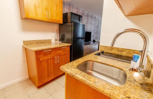 Waikiki Apartment | ISLAND COLONY STUDIO 1415