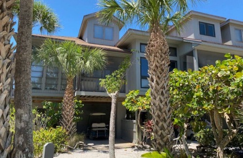 Jose's Hideaway House | Island Daze: Modernized Kitchen and Endless Relaxation