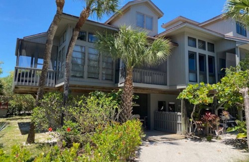Jose's Hideaway House | Island Daze: Modernized Kitchen and Endless Relaxation