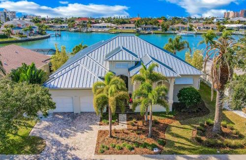 Island Estate House | Island Estate Waterfront Villa