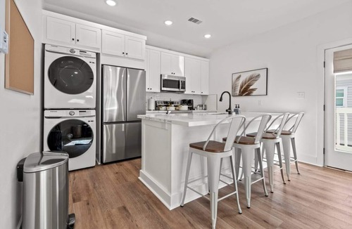 San Jacinto Apartment | Island Gems - Goldnn