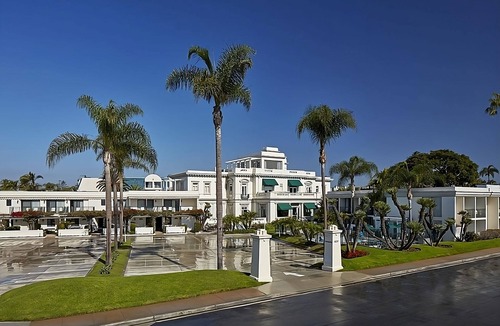 Coronado Hotel | Island Getaway | 2 Units 2.3 mi to USS Midway Museum| Onsite Pool