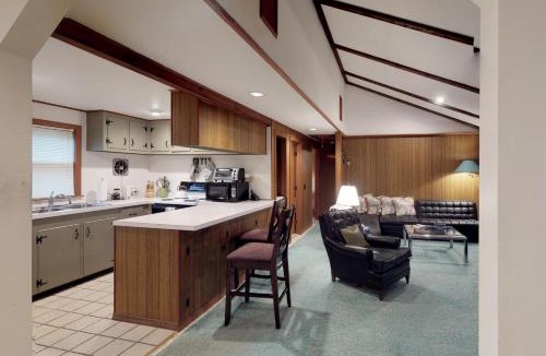 Oak Bluffs House | Island Getaway