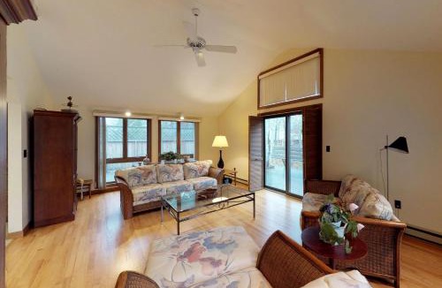 Oak Bluffs House | Island Getaway