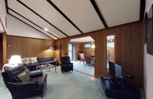 Oak Bluffs House | Island Getaway