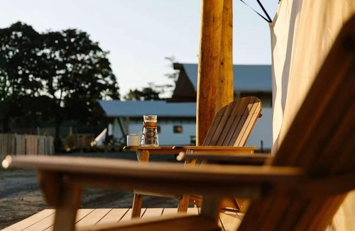 Manhattan Cabin | Island Glamping + Michelin dining & Skyline View