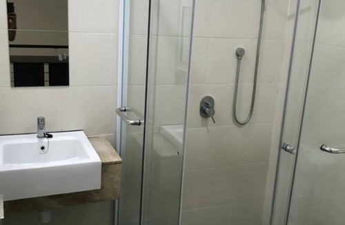 Gelugor Hostel | Island Hostel Bayan Lepas Airport