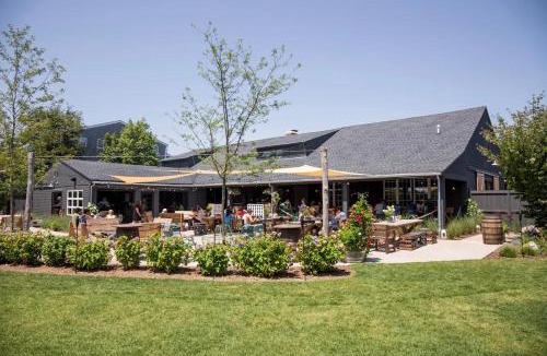 Oak Bluffs Hotel | Island Inn