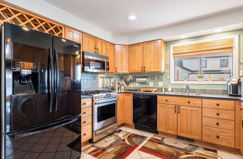 Canadian Lakes Cottage | Island Lakehouse & Golf Retreat – in the Heart of Michigan. Sleeps 10.