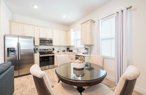 West Kissimmee Cottage | Island Life Cottage near Disney with Margaritaville Resort & Island H2O Access.
