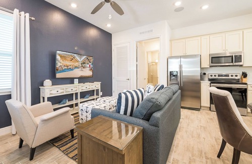 West Kissimmee Cottage | Island Life Cottage near Disney with Margaritaville Resort & Island H2O Access.
