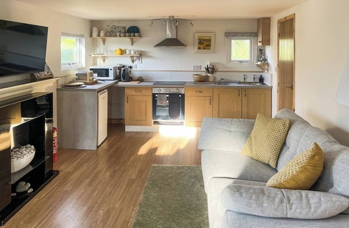 Chelmsford Cottage | Island Lodge - UK46767