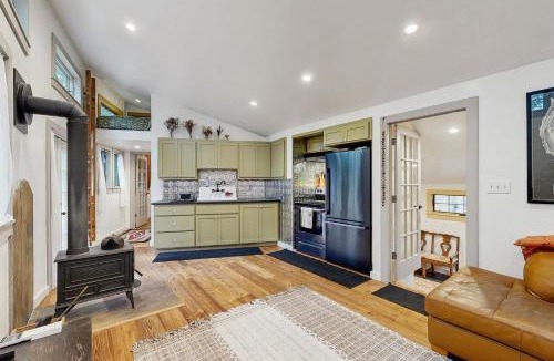 Three Rivers House | Island Loop Way