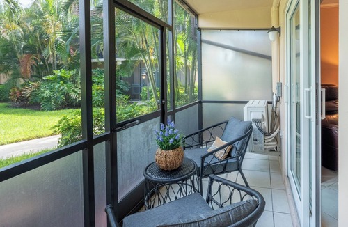 Marco Island Condo | Island Manor G-5 - Relax and enjoy your vacation in this lovely one bed room condo rental.