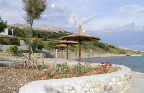Dinjiska Apartment | Island Pag seafront 2
